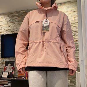 Avalanche lightweight pullover windbreaker